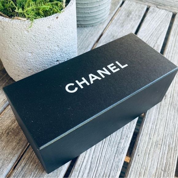 NEW Authentic CHANEL Sunglasses Box International Guarantee Cert/Card & booklet main image 10